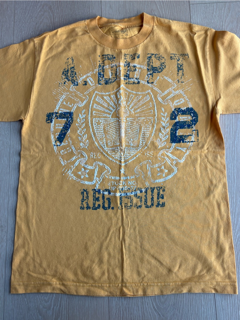 Unbranded Yellow Short Sleeve Graphic Tee with Crest Print